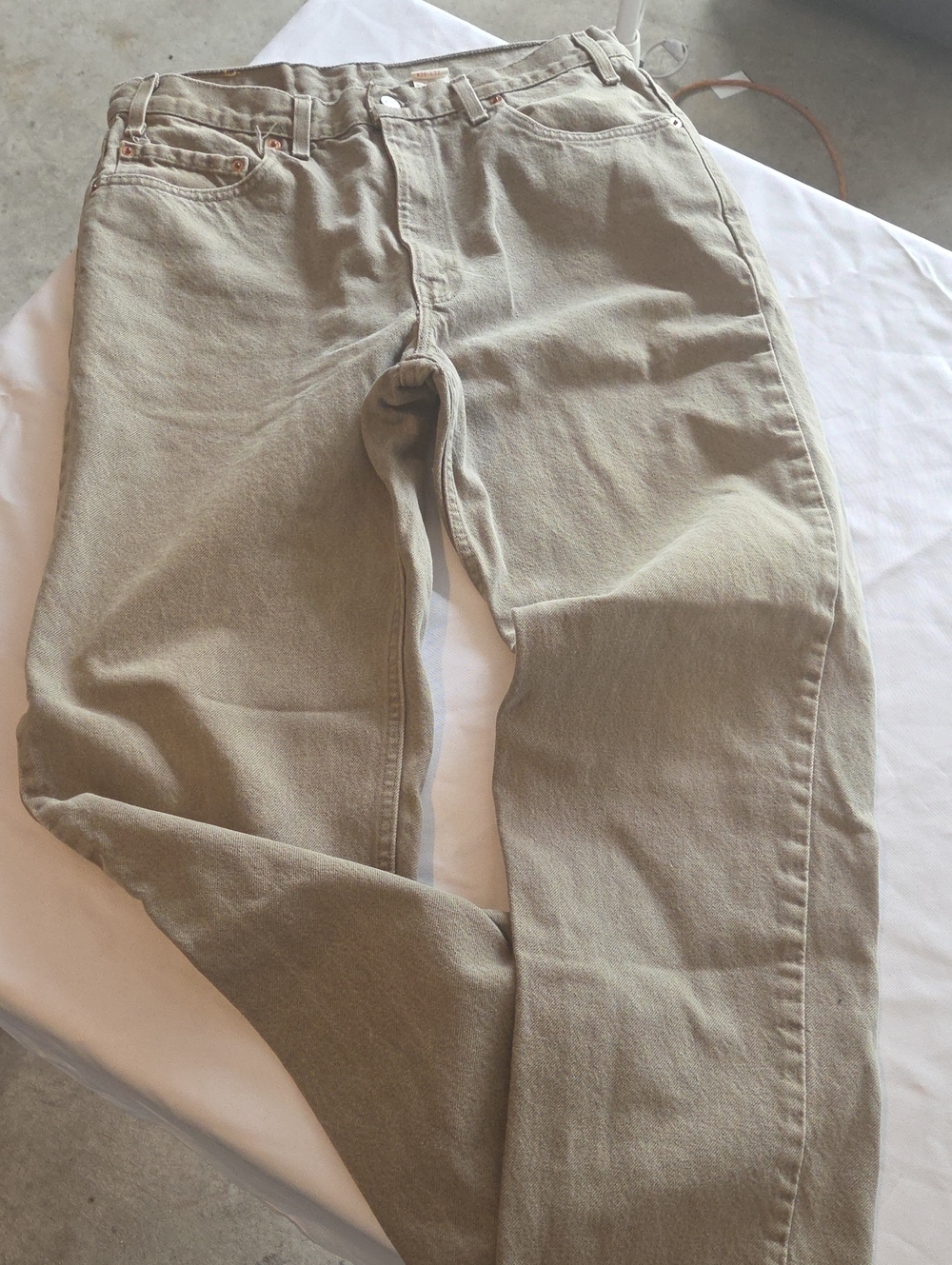 Levi's 550 Relaxed Fit Jeans in Light Taupe